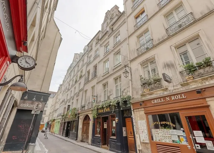 Typical & Charming Flat Near St Germain - Mid-term