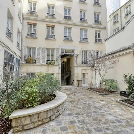 Typical & Charming Flat Near St Germain - Mid-term Париж