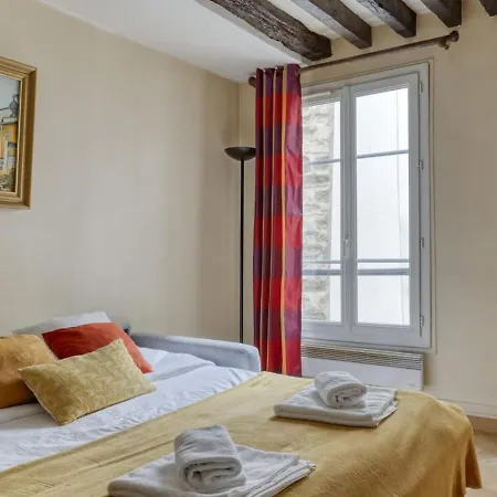 Typical & Charming Flat Near St Germain - Mid-term * Paris